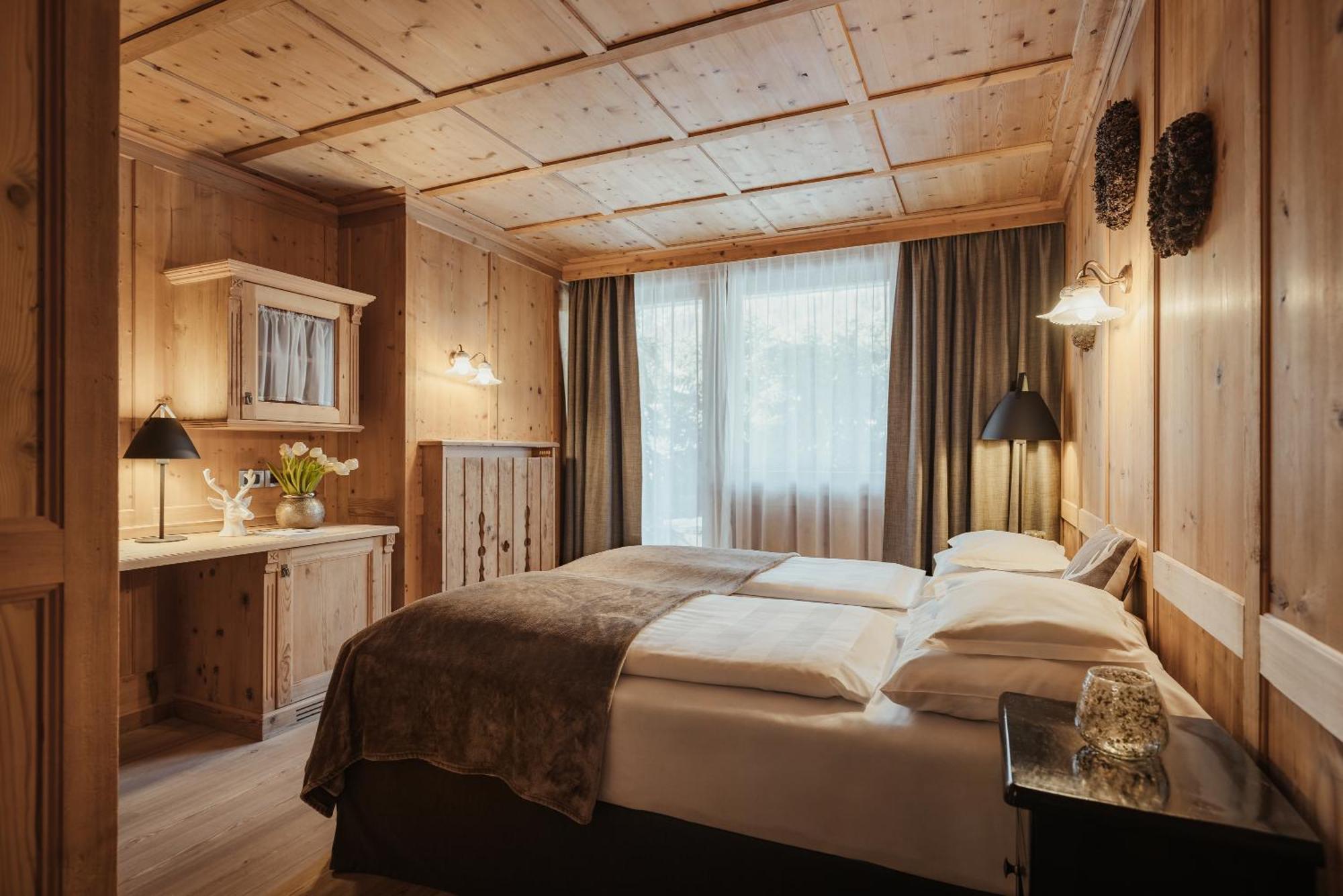 לה וילה Hotel Antines מראה חיצוני תמונה